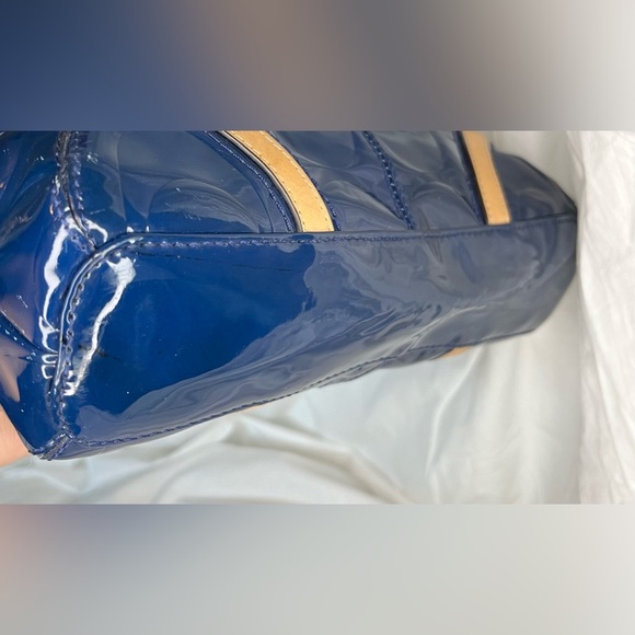 COACH Peyton Embossed Signature Logo Patent Leather Navy Tote Bag - Picture 12 of 15